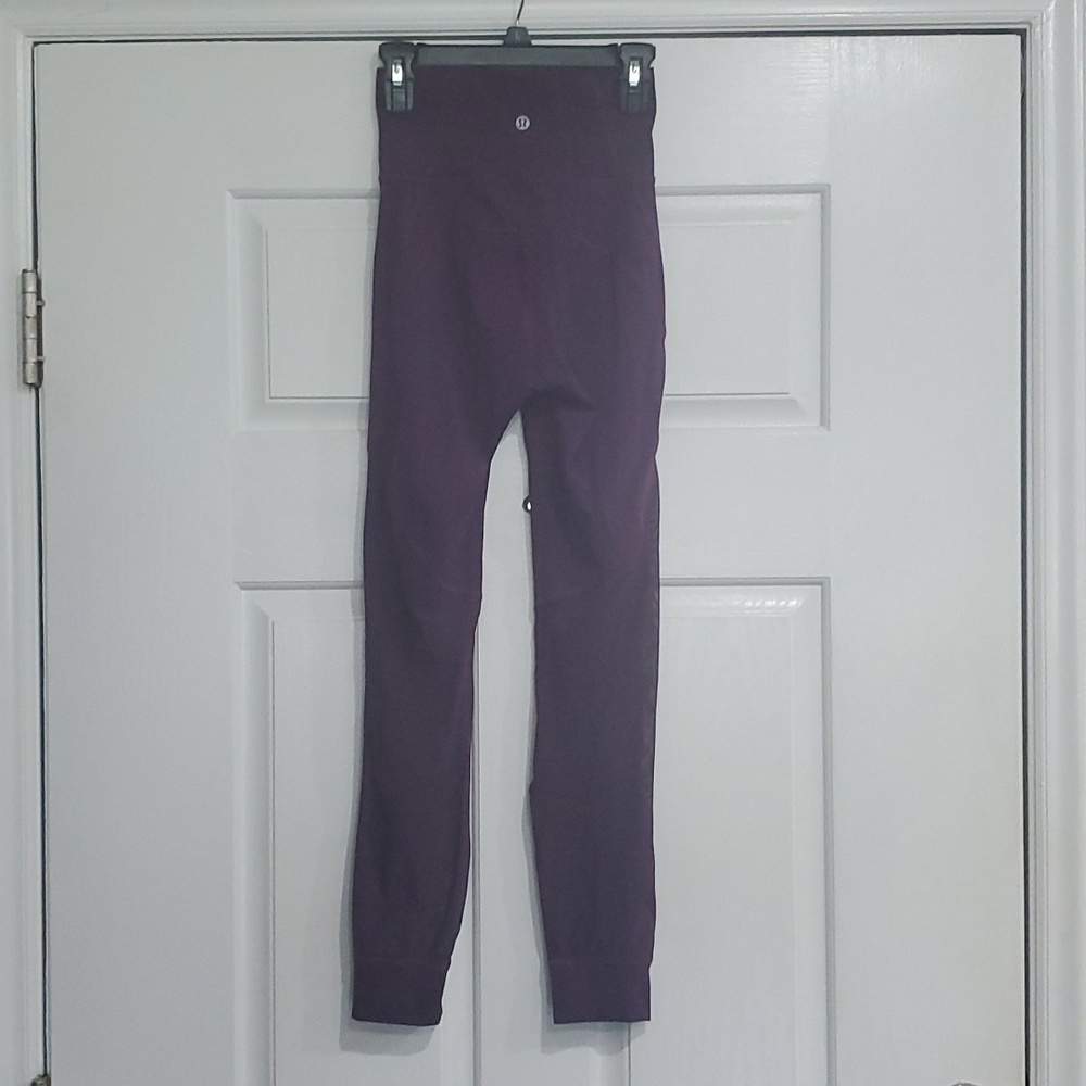 Lululemon mesh panel leggings size 2 Style P30416 purple grape high rise